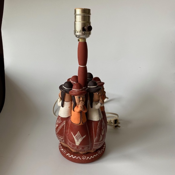 Vintage GOSSIPING CIRCLE PERUVIAN Folk Pottery Table Lamp - Picture 10 of 11